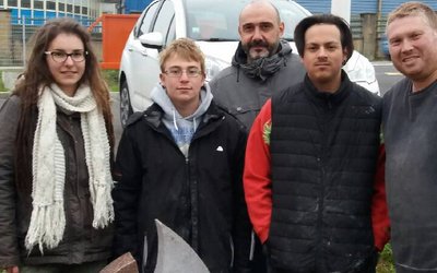 Pose d’une stèle à la caserne des pompiers de Dieulouard